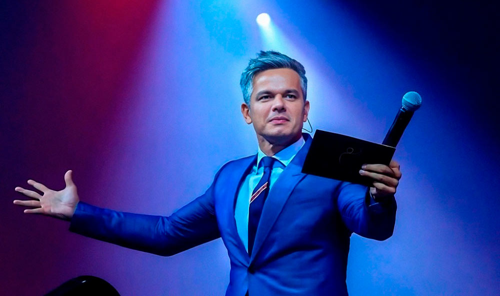 O Mestre de cerimônias que conecta palcos e negócios 